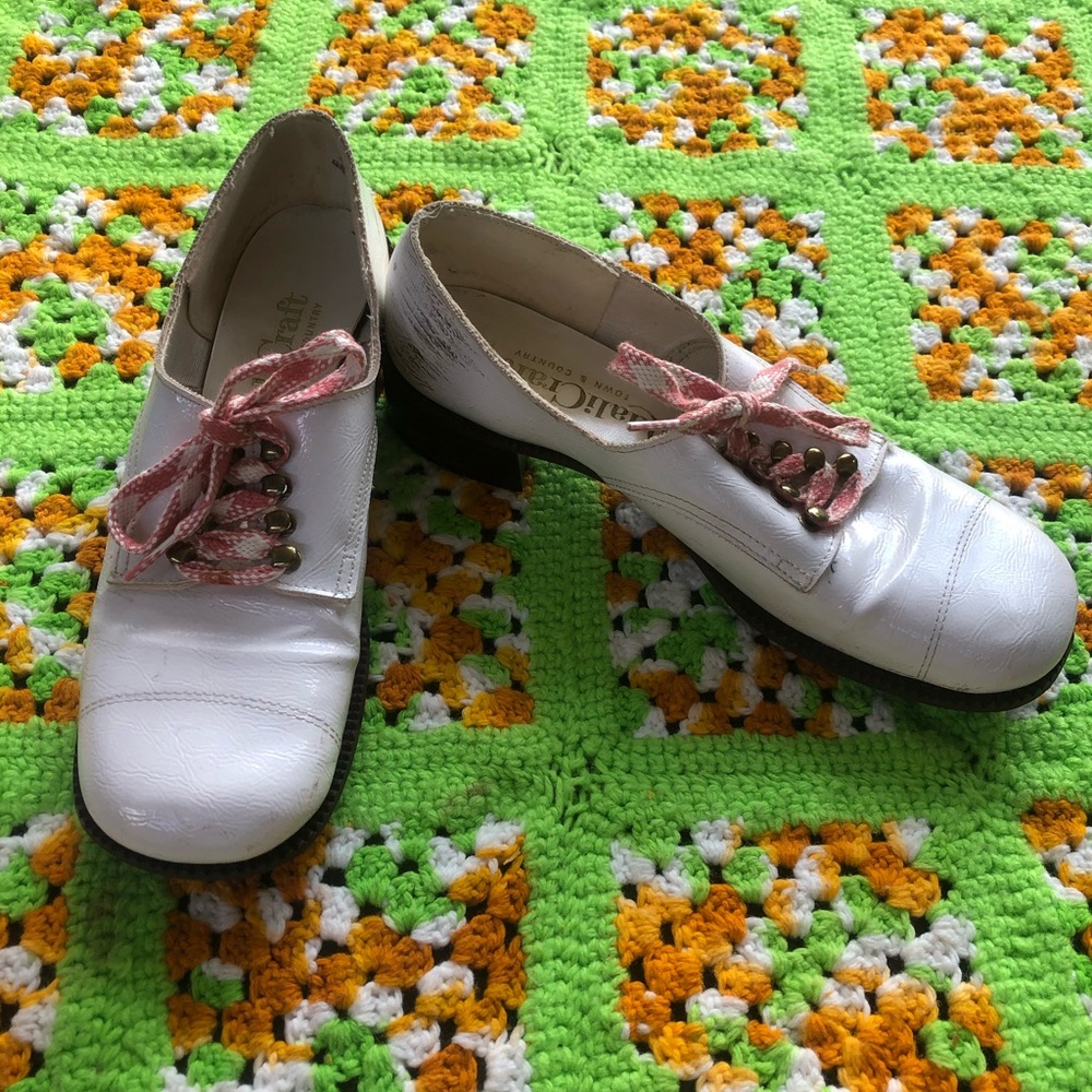 SOLD Vintage 60s White Saddle Shoes 🌸